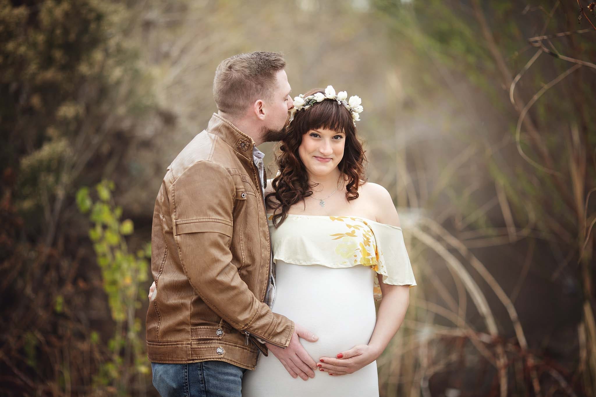 Couple maternity photography poses outdoors in Phoenix