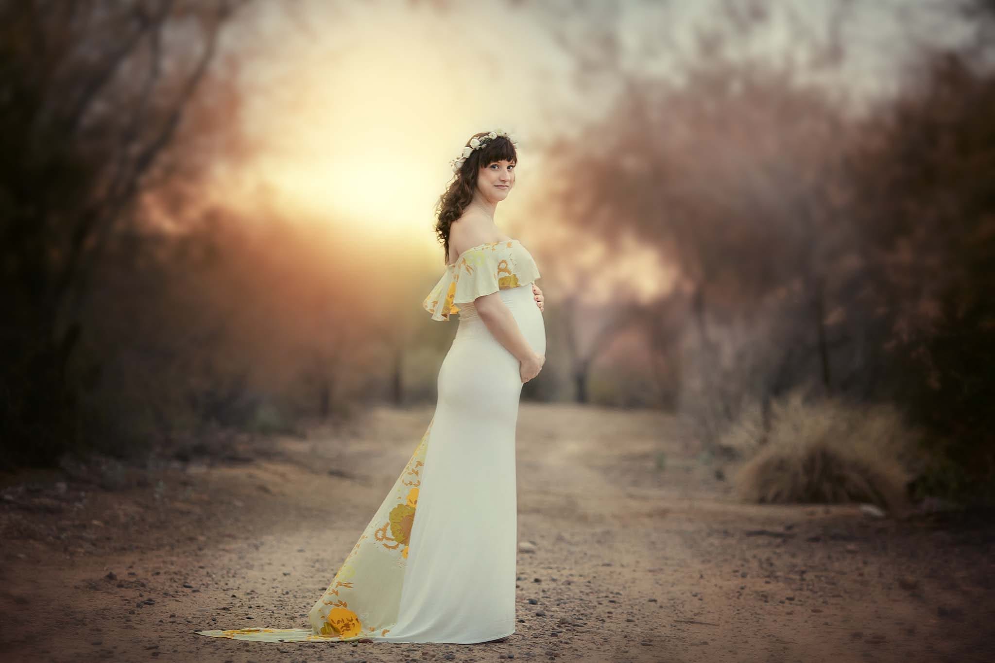 The beat maternity photography in Phoenix captures gorgeous mom to be
