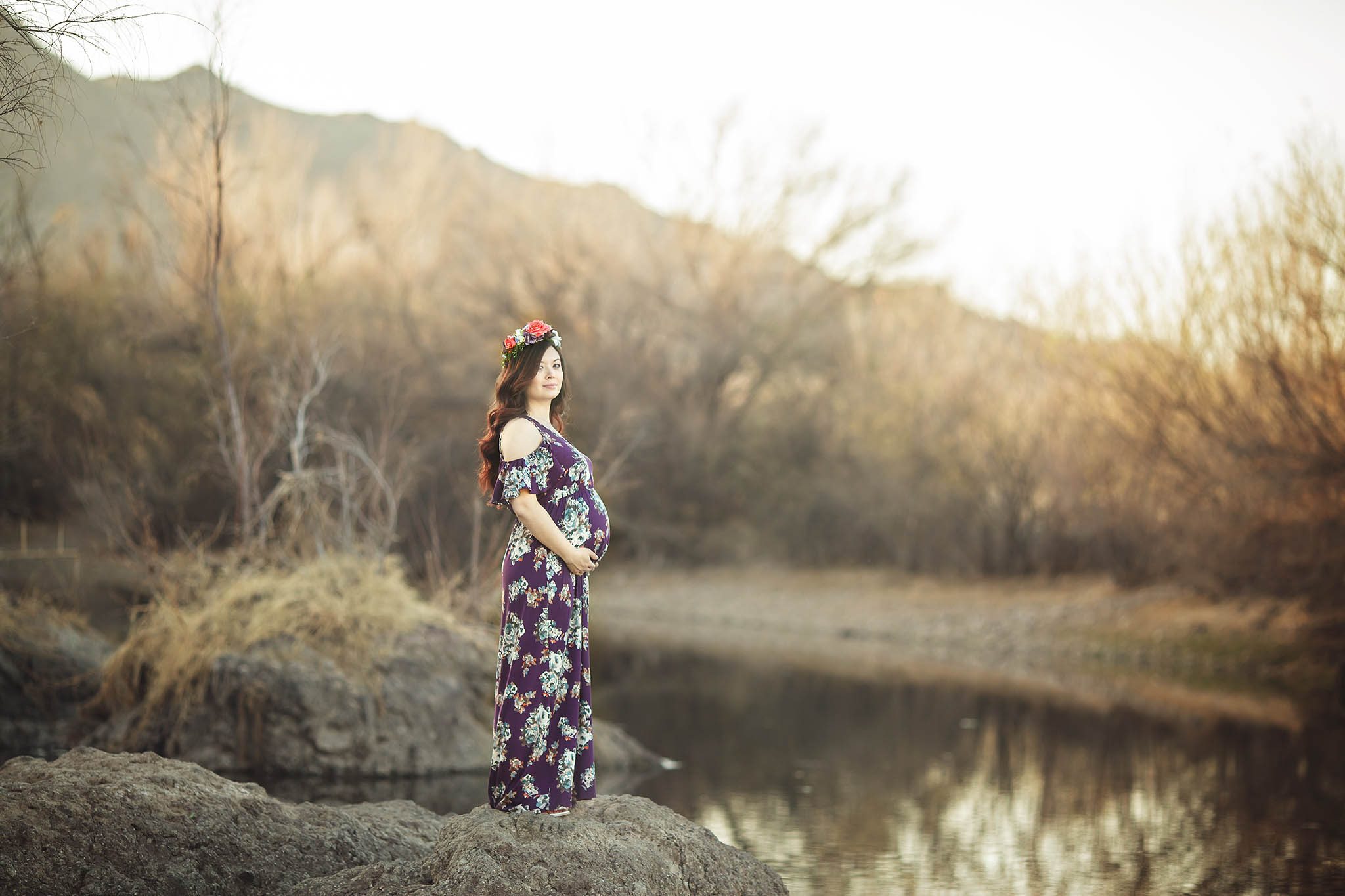 Maternity photography at Coon Bluff in Phoneix