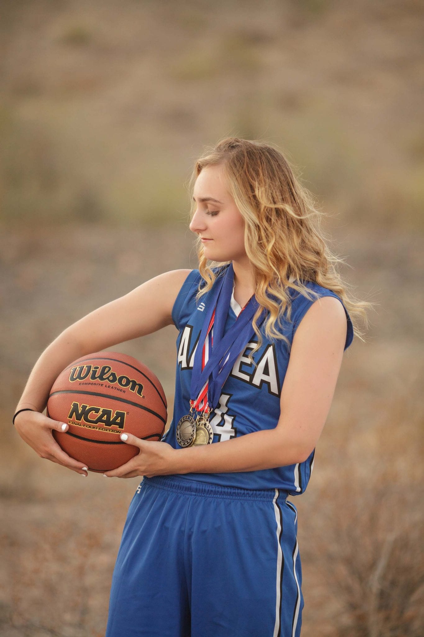 High School Sneior portratis with basketball uniform in the desert