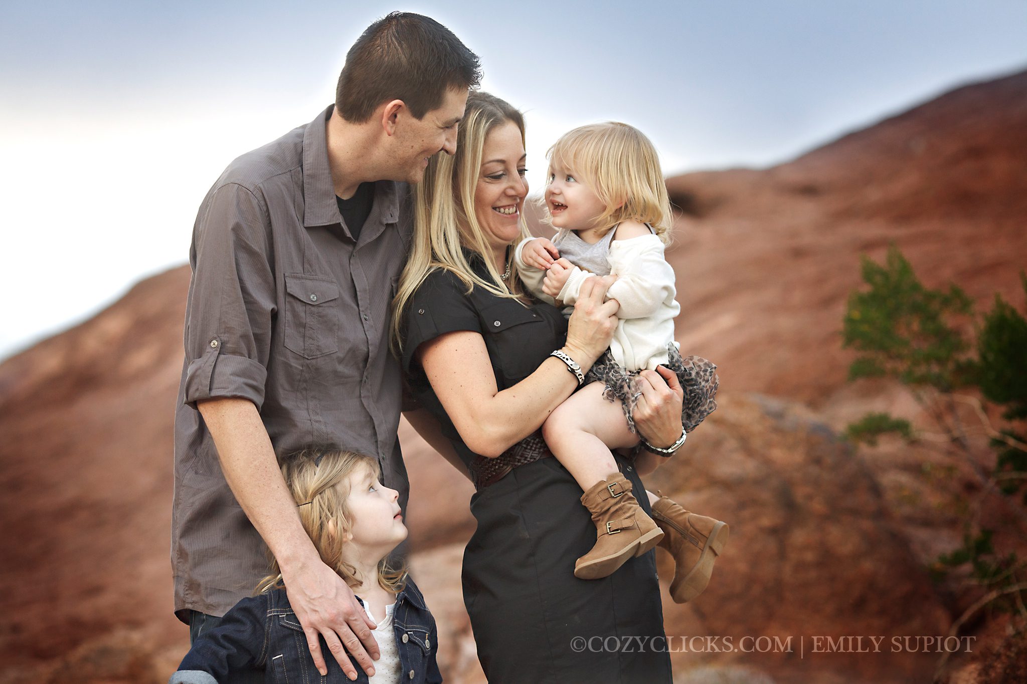 Phoenix Family Photography at Papago Park Hole in the Rock