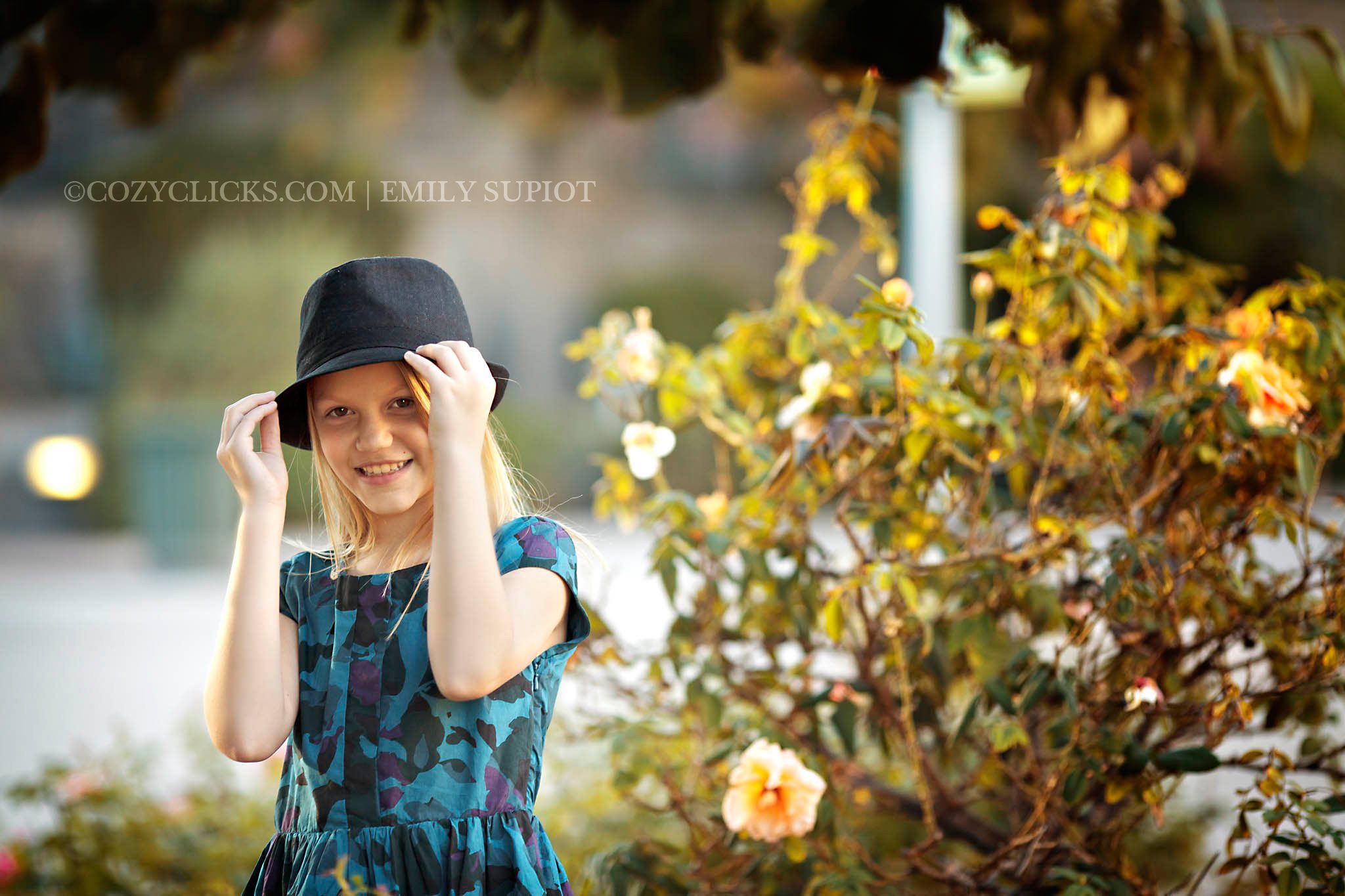Phoenix family and child photographer.  Family photography at Heritage Square Park in Downtown Phoenix in the fall
