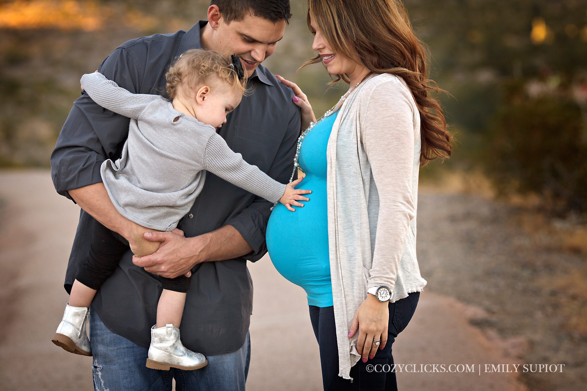 Family maternity pictures at Telegraph Pass on South Mountain