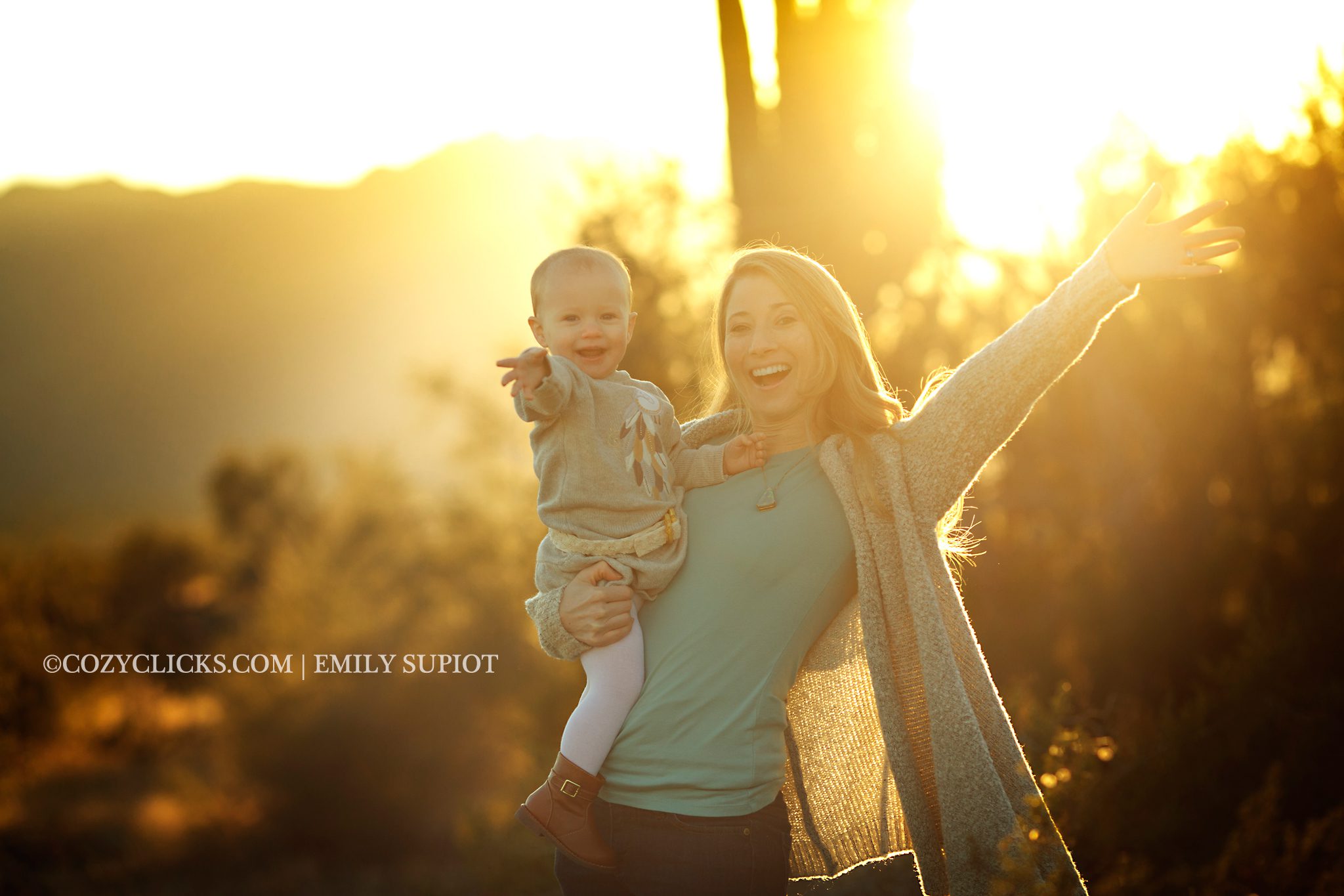 Mom and daughter photography in Phoneix near the mountain in Ahwatukee