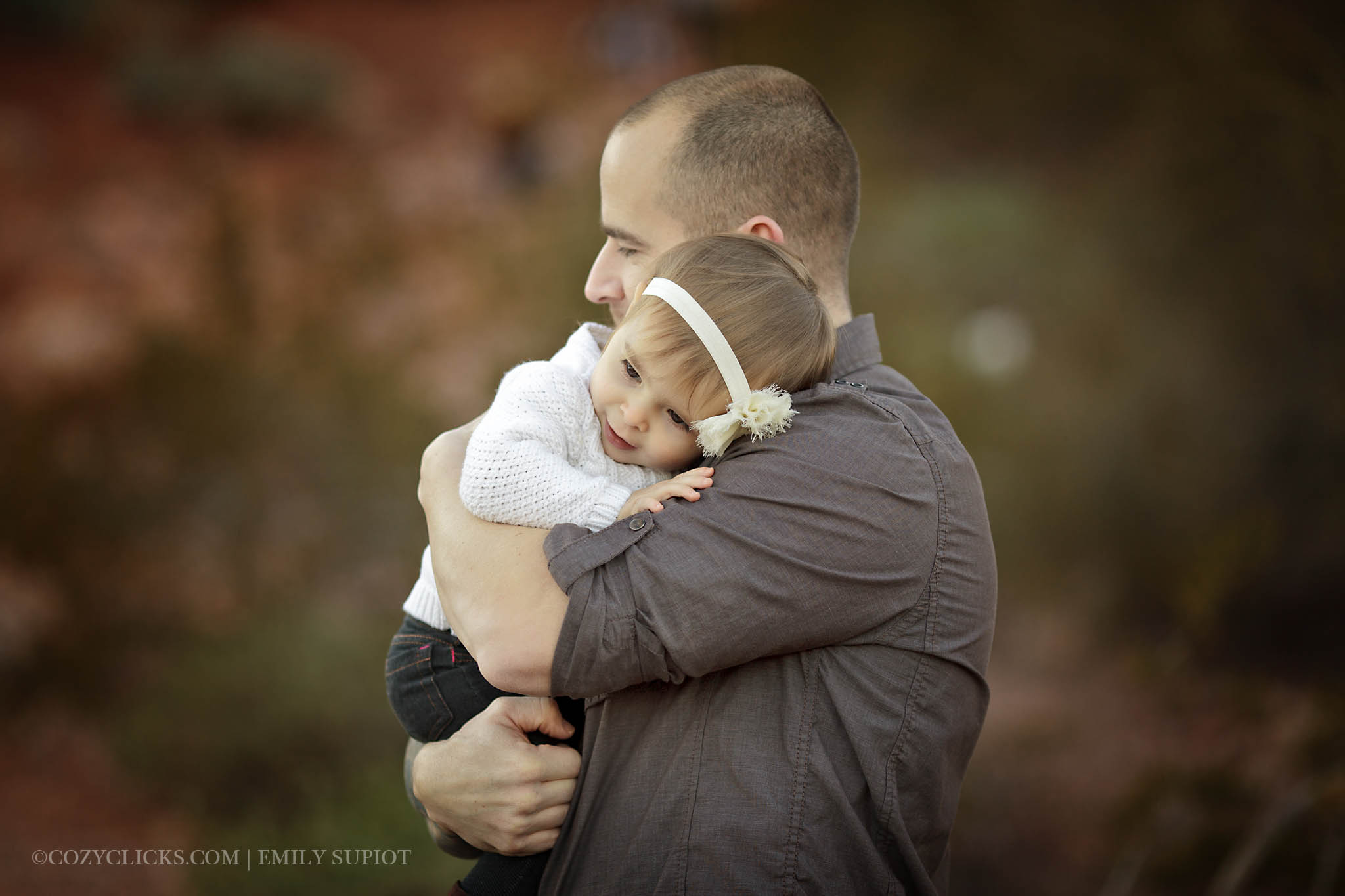 Father and daughter photographer. Fmaily photography session at Papago Park