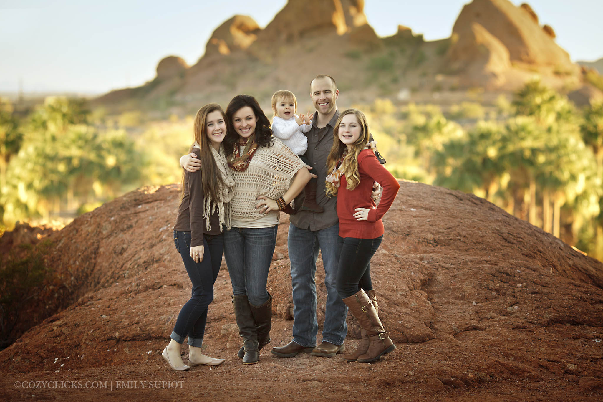 Family photography on top of the mountian at the hole in the rock near Scottsdale AZ