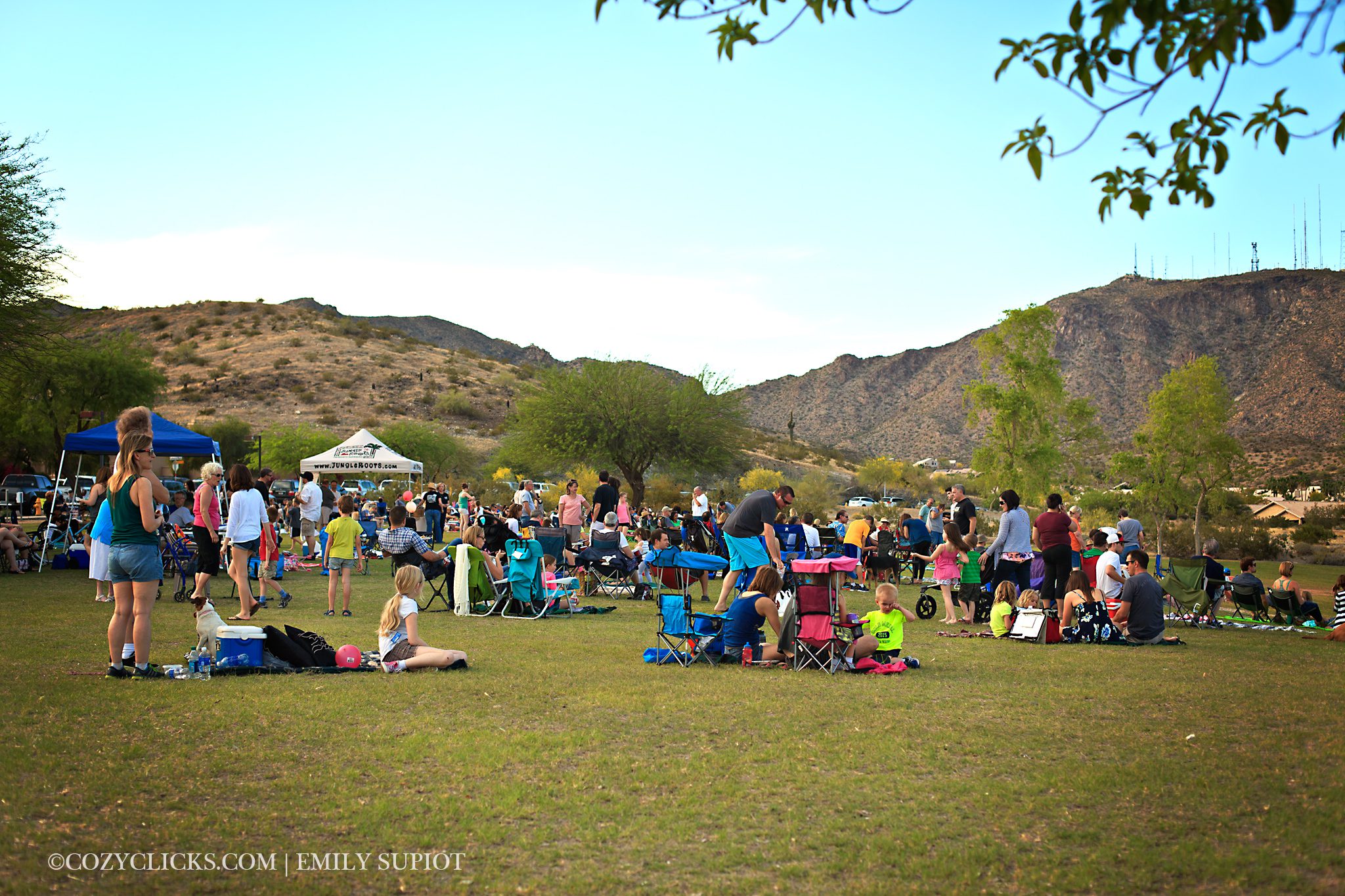 Ahwatukee family phoographer taking pictures at the concerts in the park series at Desert Foothills Park