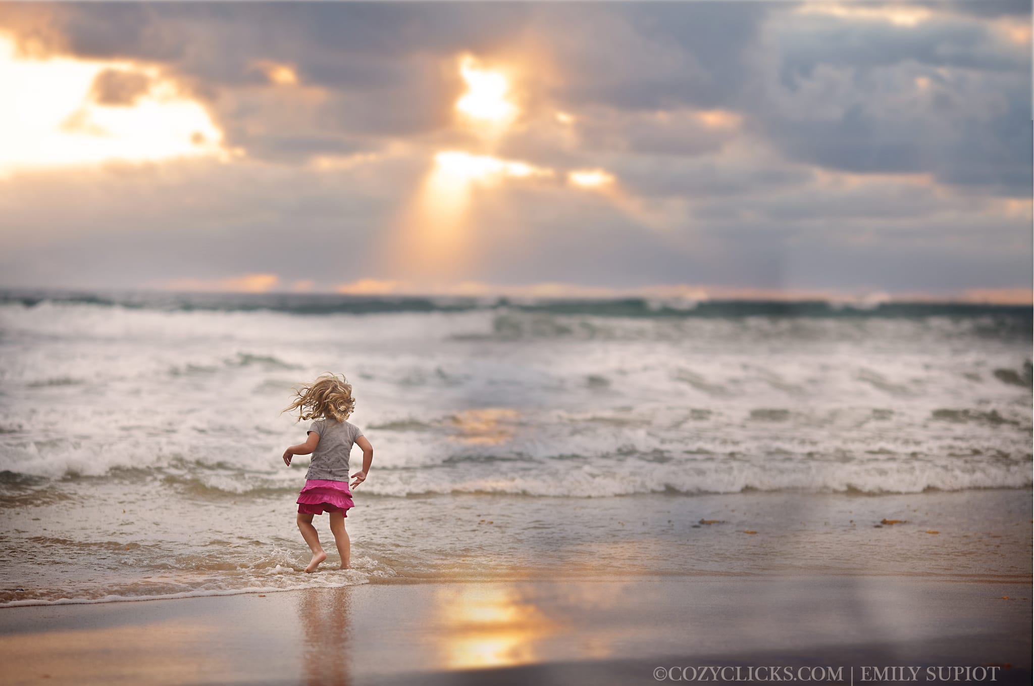 Phoneix Photographer travels to San Diego for family and child photography beach sessions.