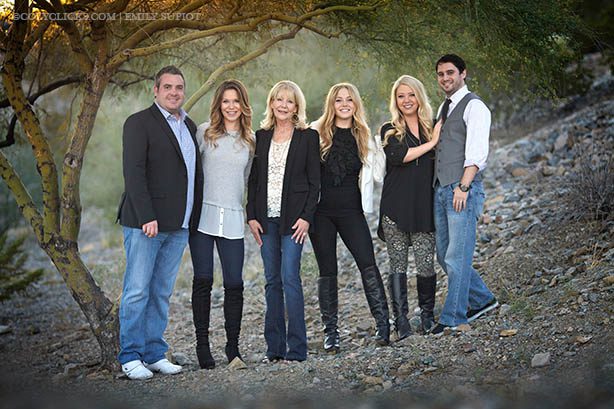 Extended Family portraits taken in Ahwatukee near tree at Telegraph pass