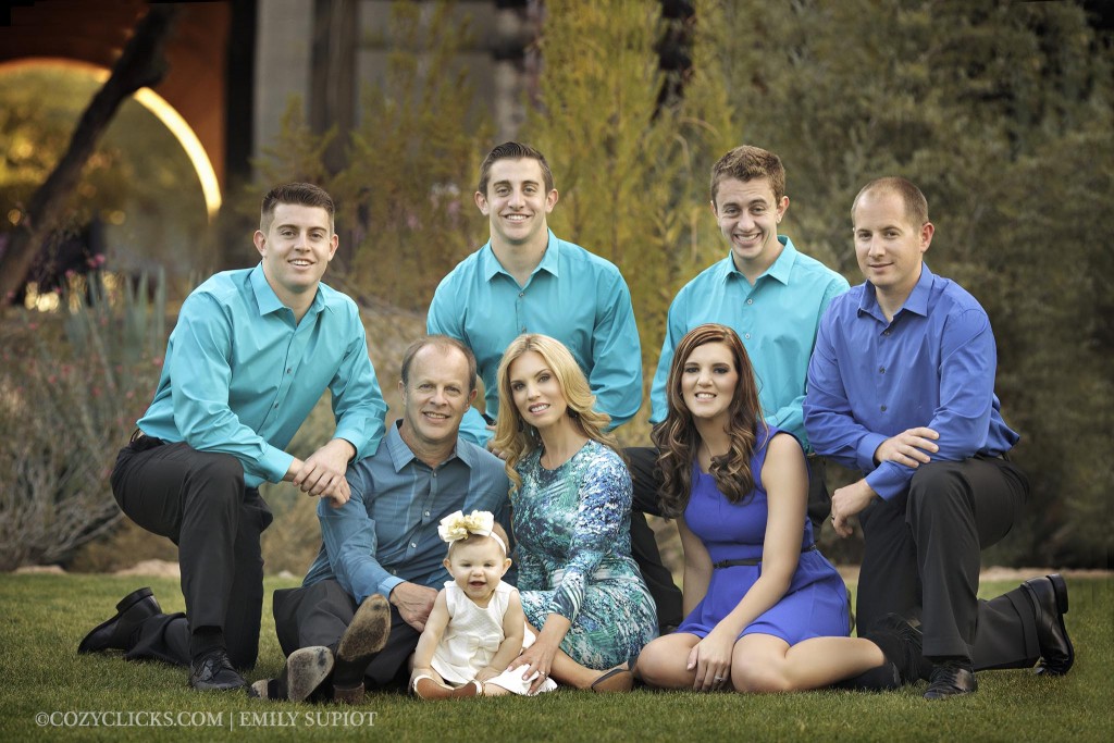 Ways To Pose Large Families for Portraits