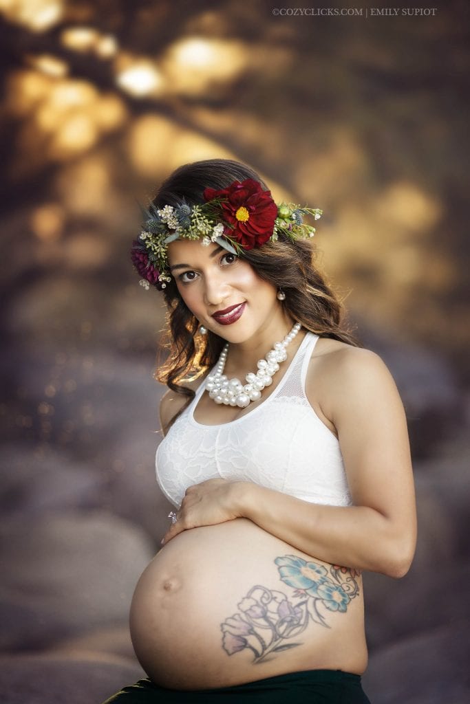 Phoneix maternity photographer takes award winning pregnancy photos at Coon Bluff in Mesa, AZ