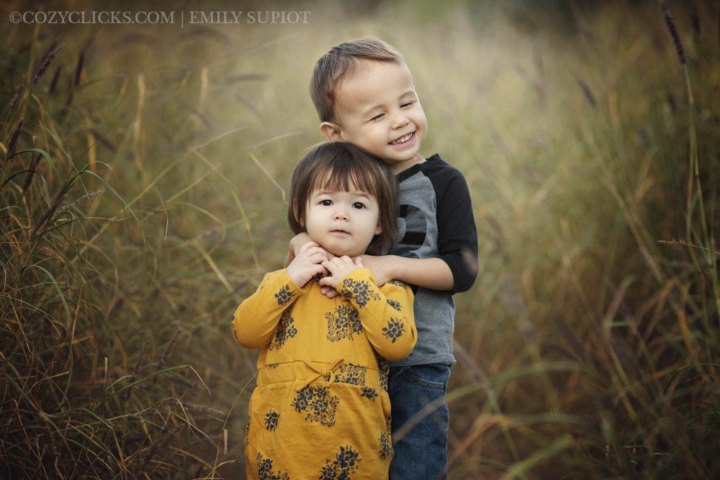 Best photographer in Phoenix captures young siblings