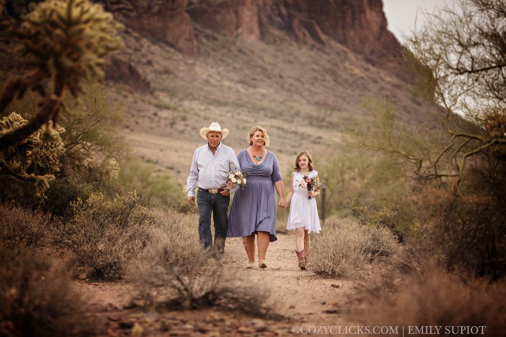Wedding photogrpahy at Superstition Mounatins at Lost Dutchman. By the best family photographer in Phoenix.