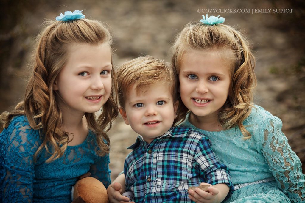 Phoenix children's photogrpher captures three young siblings