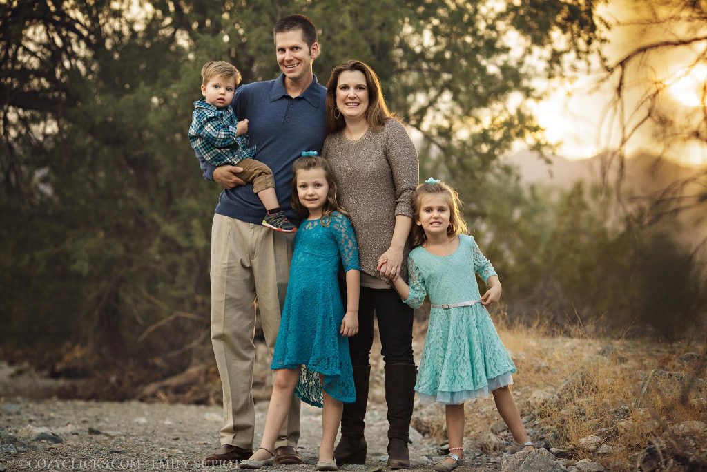 Family of 5 photo in the desert in Ahwatukee near Phoenix