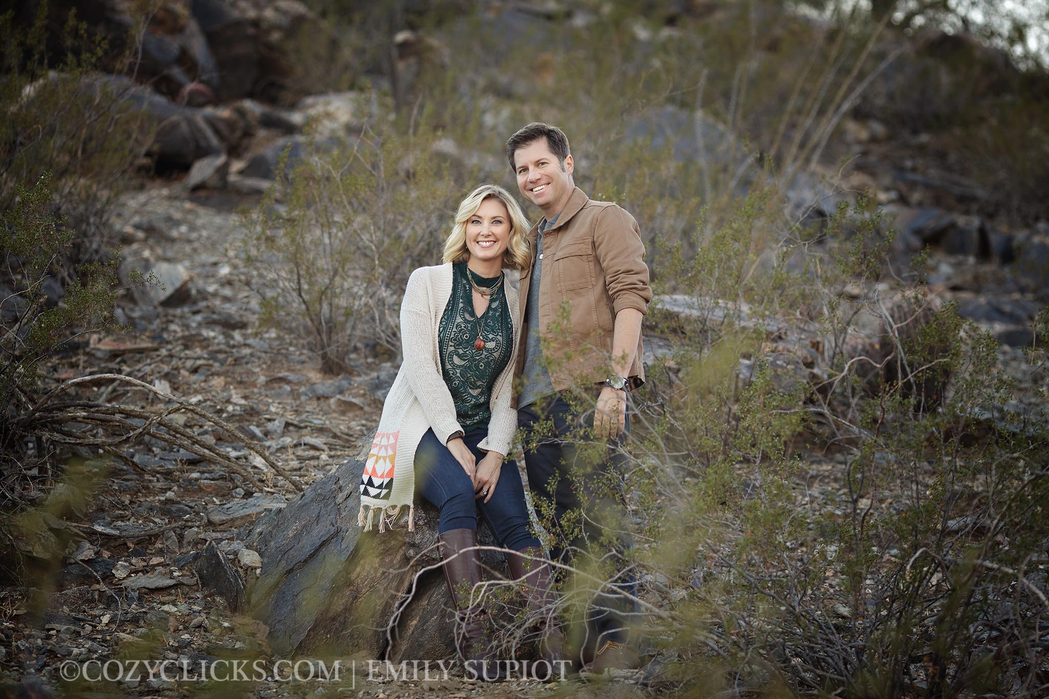 Beautiful fmaily portrait of couple taken at South Mountain in Phoneix