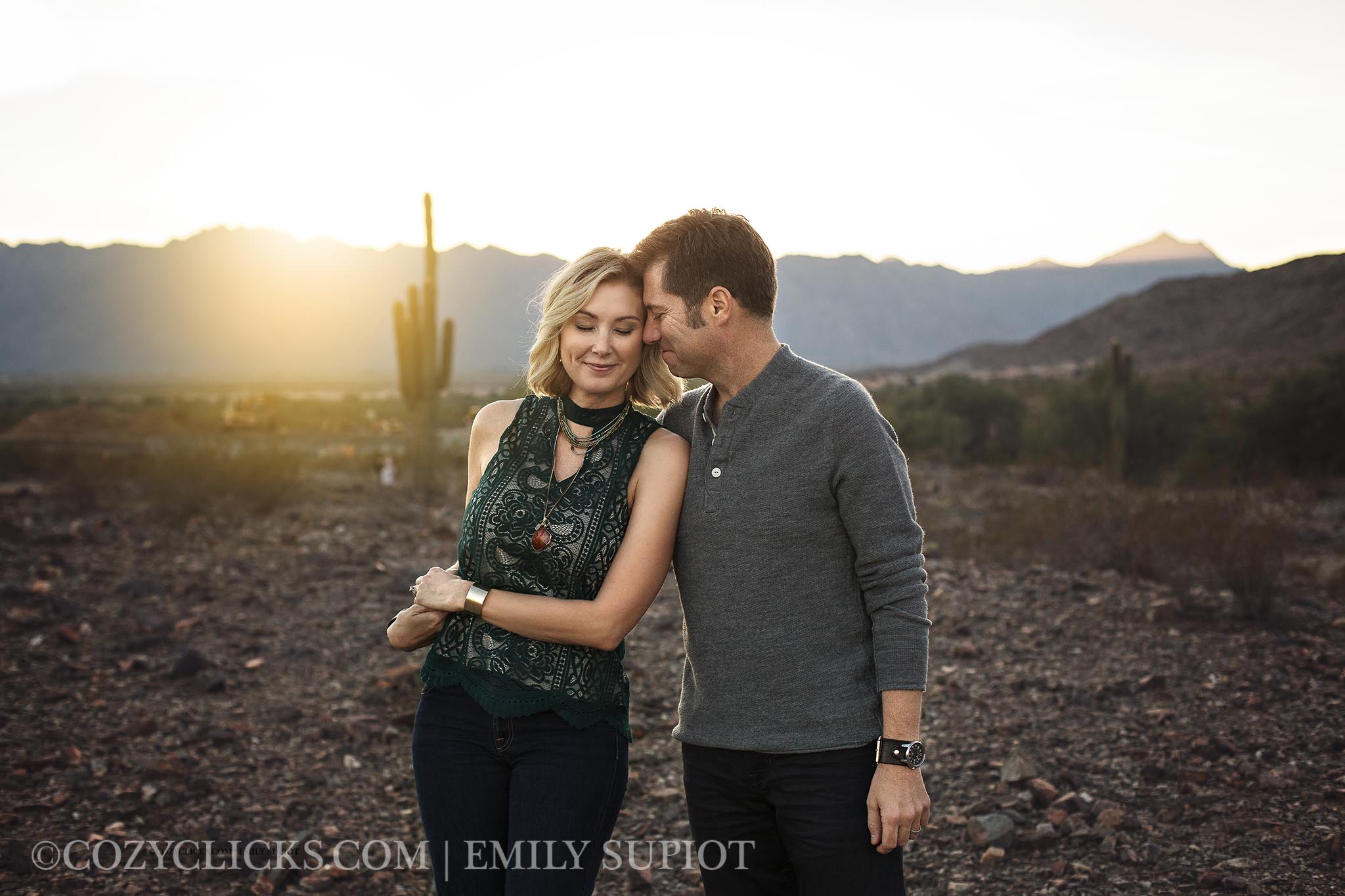 Best family photographer in the Phoneix area captures couple in the desert