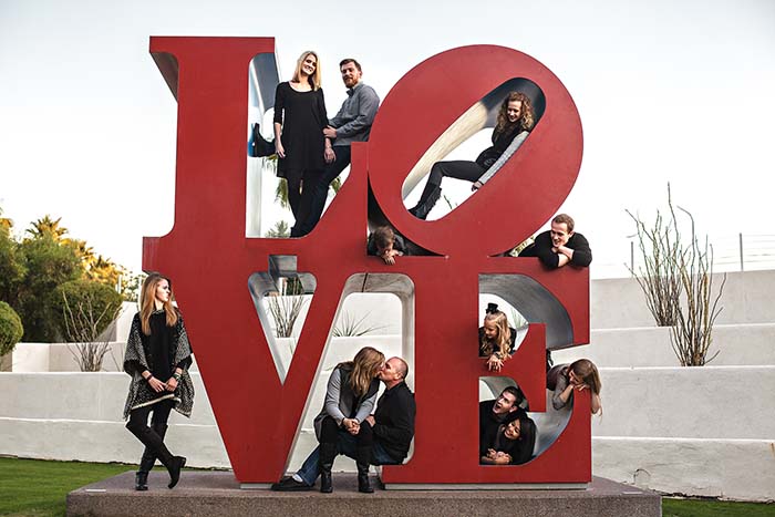 Extended family photography at the Love sign in Scottsdale