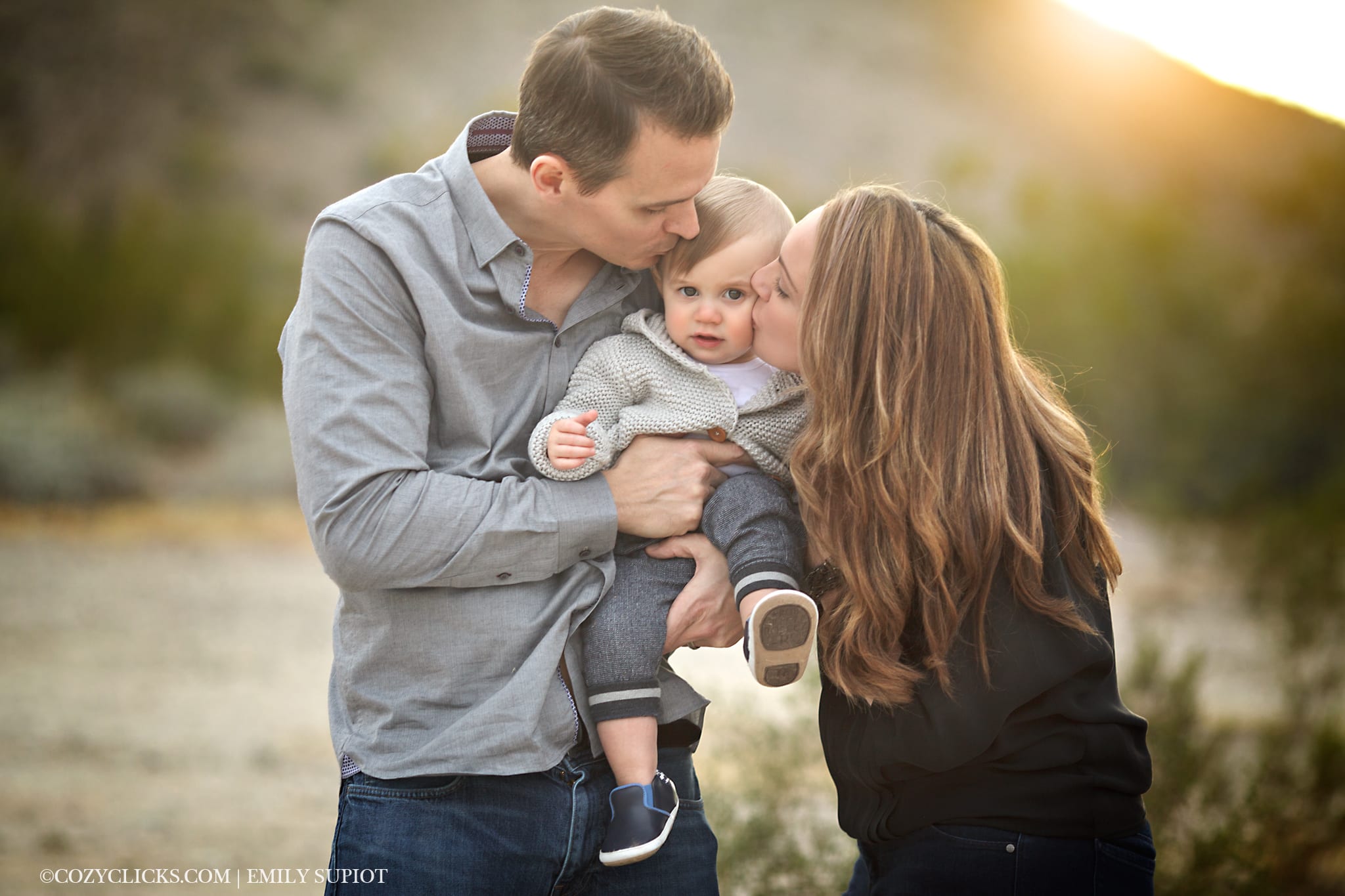Family photography with toddlers outdoor in Phoenix desert
