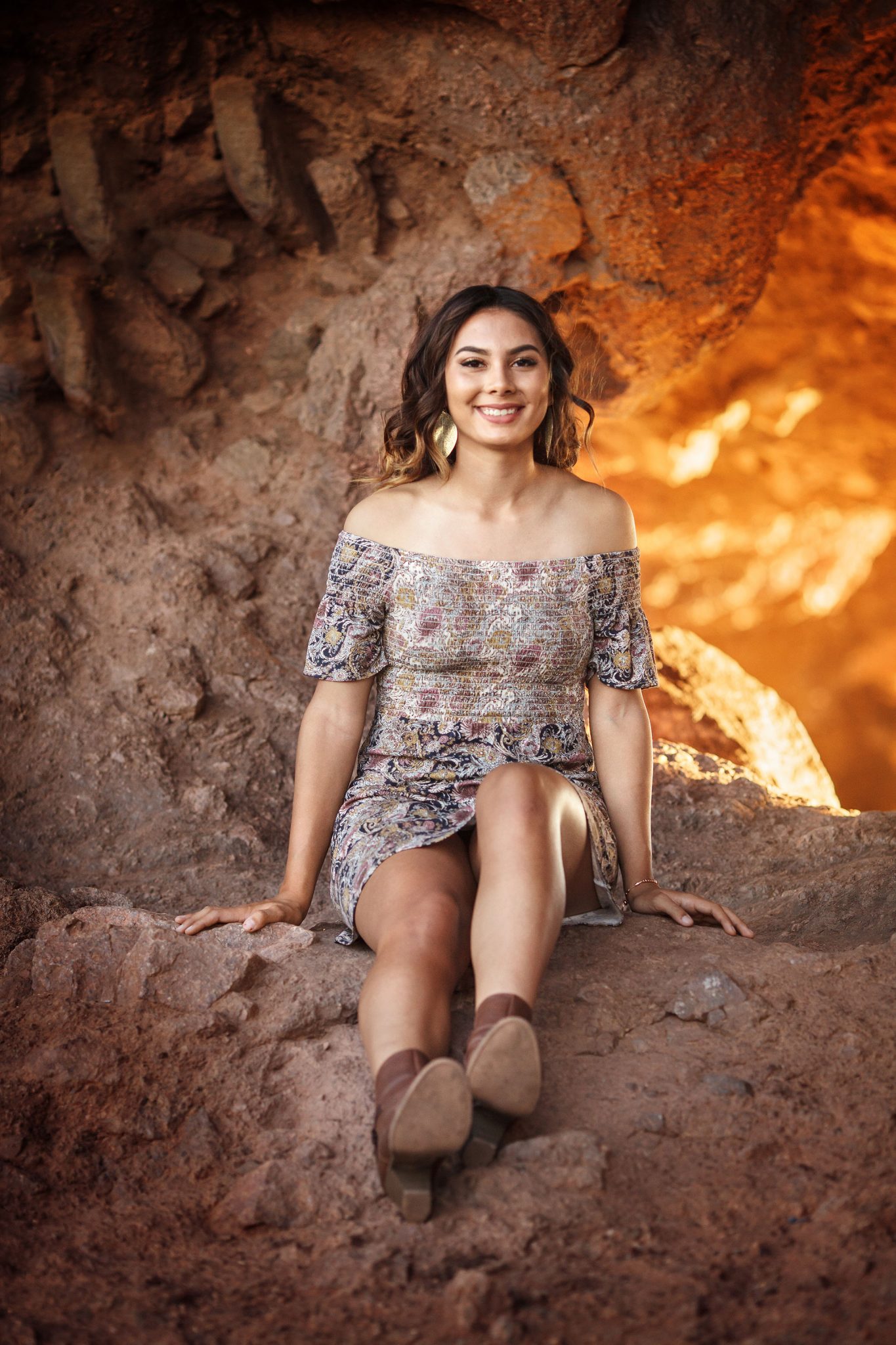 High School senior portrati taken at the Hole in the Rock in Phoenix by Cozy Clicks