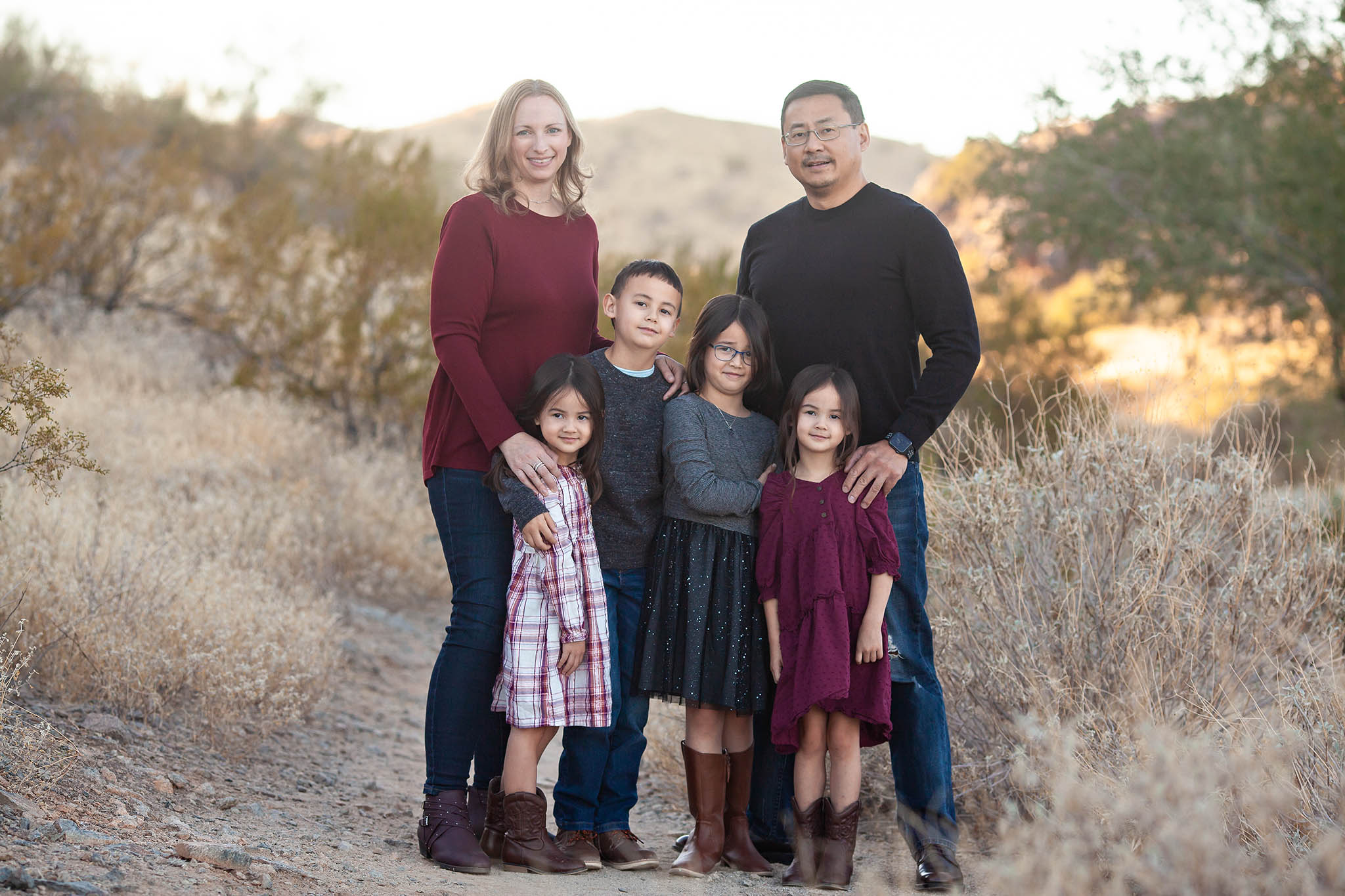Phoenix family photographer  Top Phoenix photographer shoot family of 6 portrait at Pima Canyon