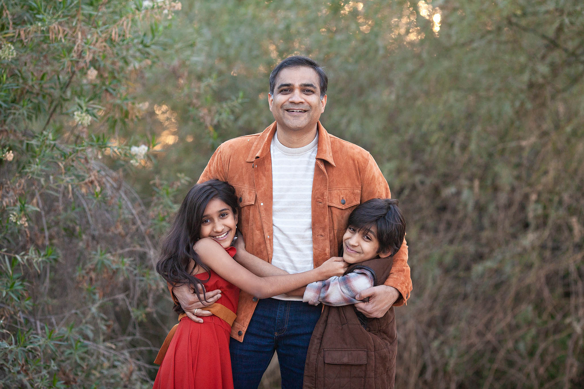 Phoenix Family Photographer at The Gilbert Riparian Preserve Photo with dad and the kids