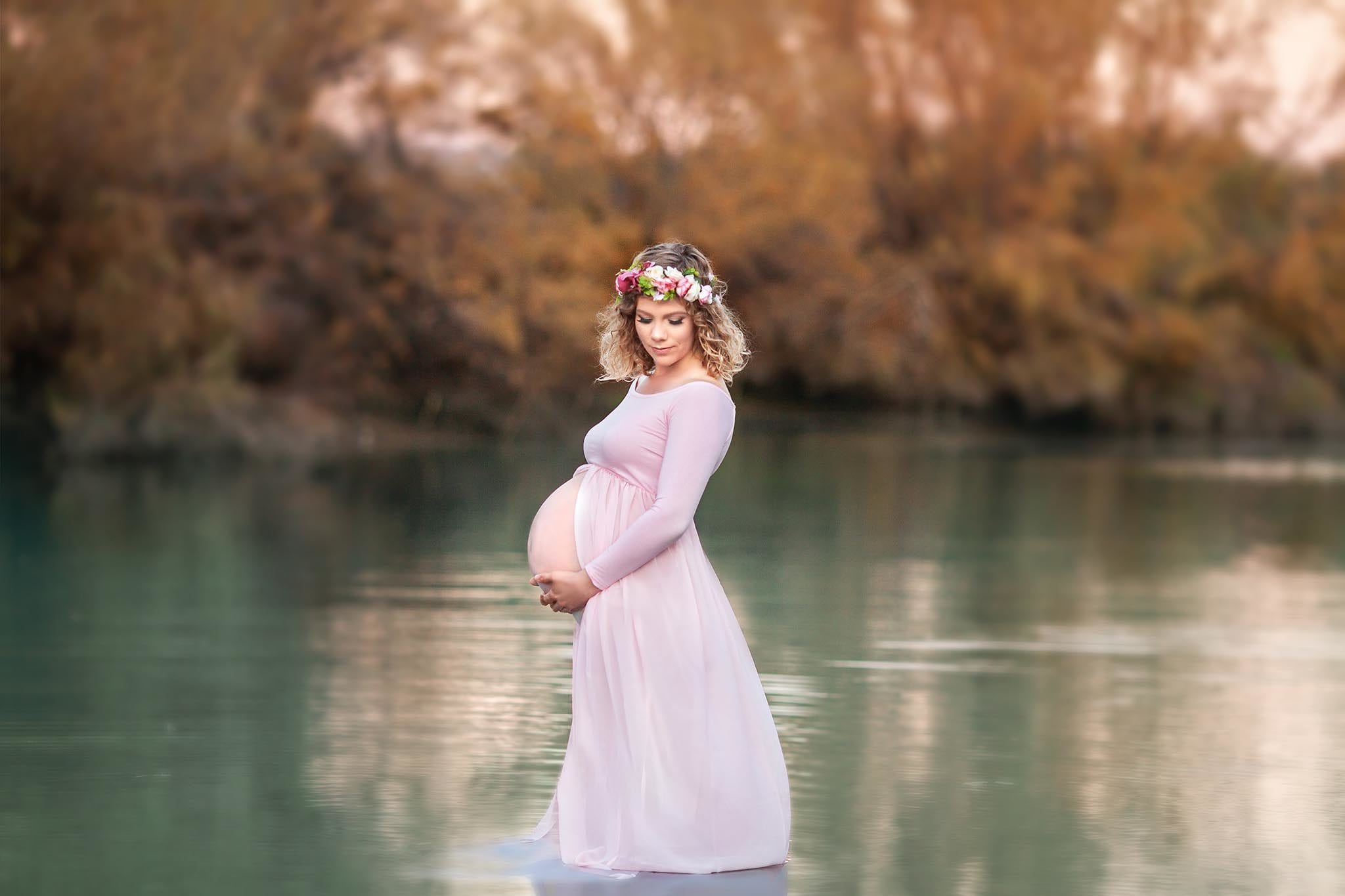 Phoenix Maternity Photography  Dreamy maternity portraits in Phoenix near the Salt River